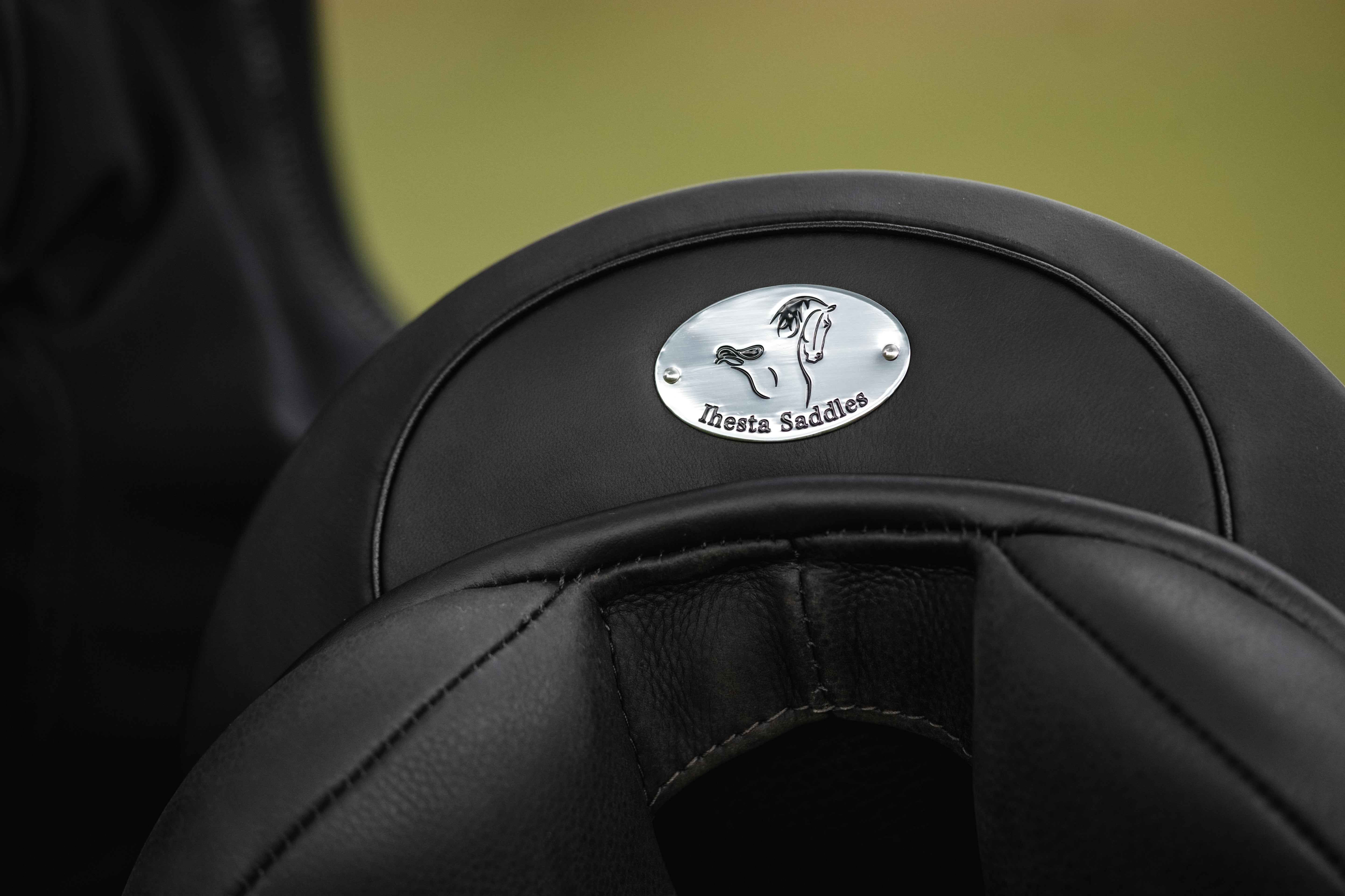 Djarfur (Leder Schwarz und Braun)